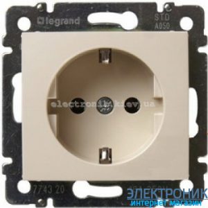 Розетка із заземленнямм слонова кістка Legrand Valena